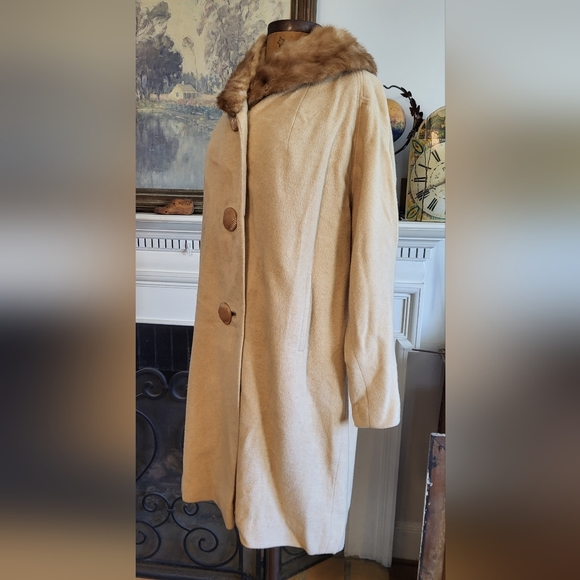 Vintage 40s Oriental by J.J. O'Donnell Beige Cashmere Swing Coat with Fur Collar - Picture 4 of 16
